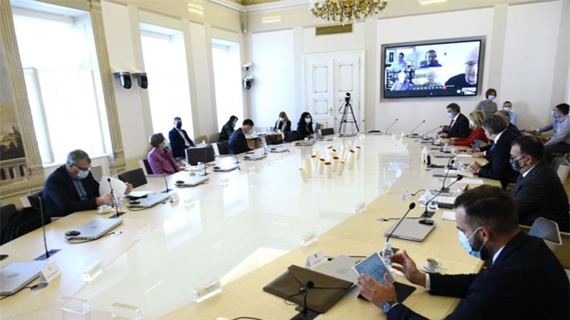 Moramo se odgovorno ponašati - držati distancu, nositi maske i treba jedno vrijeme stati s visokorizičnim situacijama